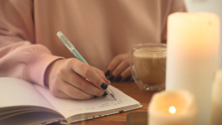 Journal Prompts for Mental Health: Bliss at Your Fingertips